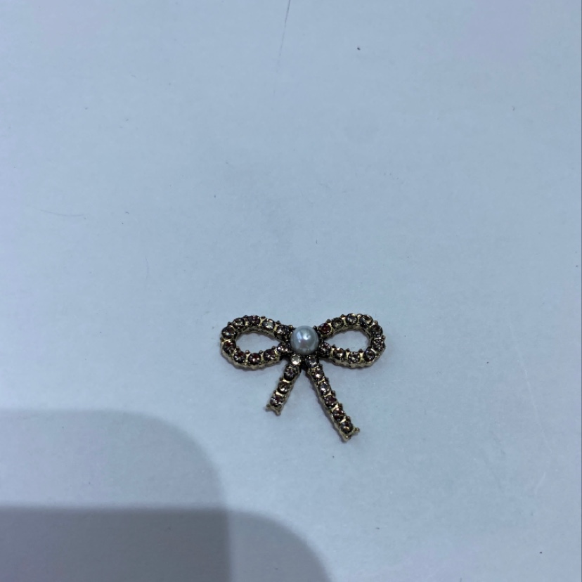 Pearl bow tie