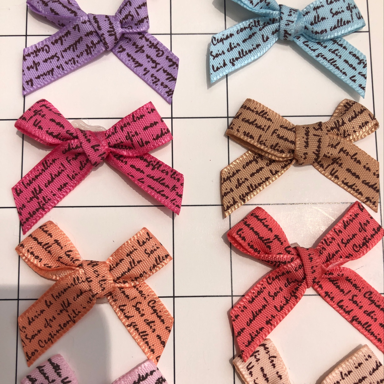 Tie a bow tie by hand in English