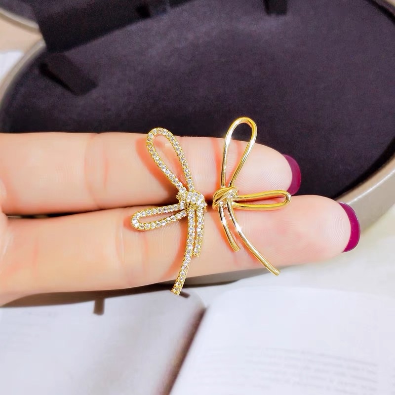 High-end bow stud earrings for women, 2021 new style, trendy and simple Korean style, asymmetrical earrings that are popular on the Internet details Picture