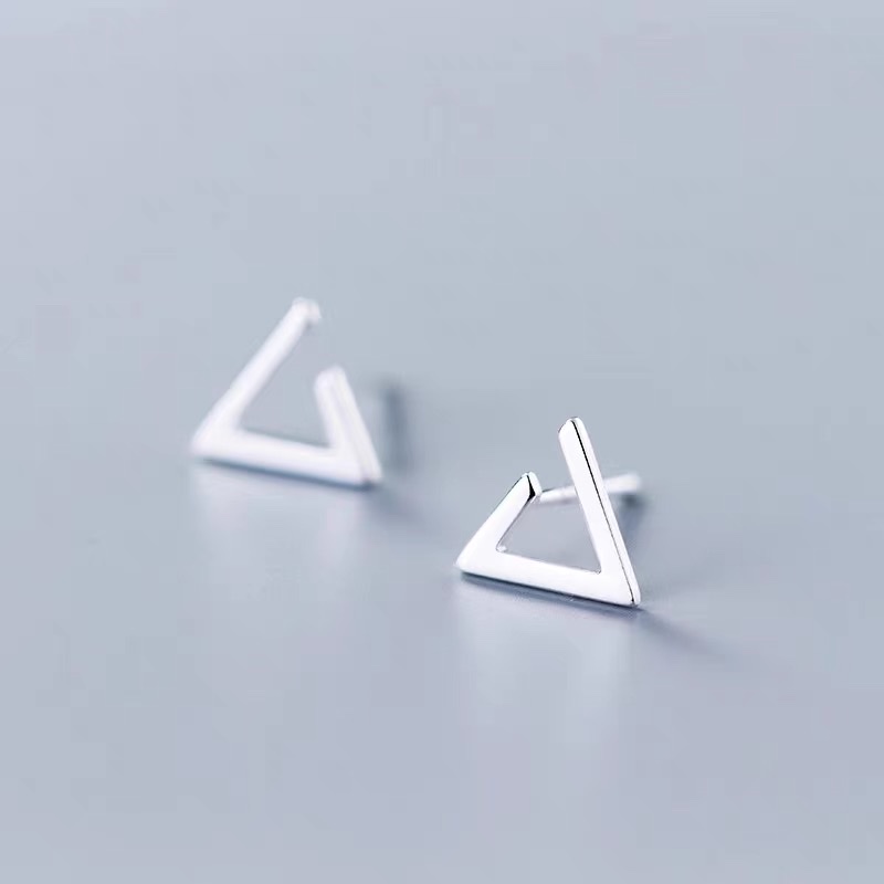 New trendy summer earrings with a high-end and elegant style. Women's niche design earrings 14 Specification image