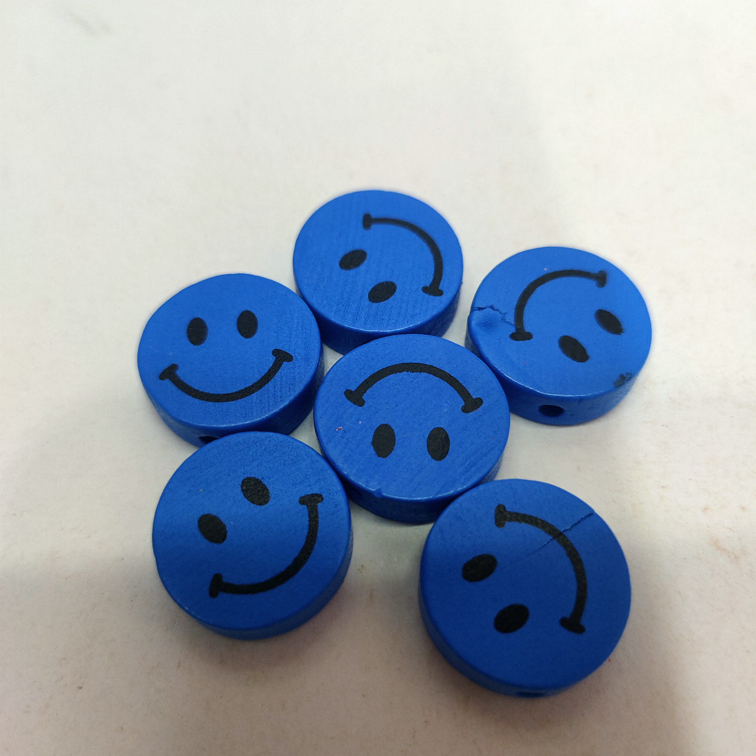 Manufacturers direct sales of wooden accessories wafer smiley blue