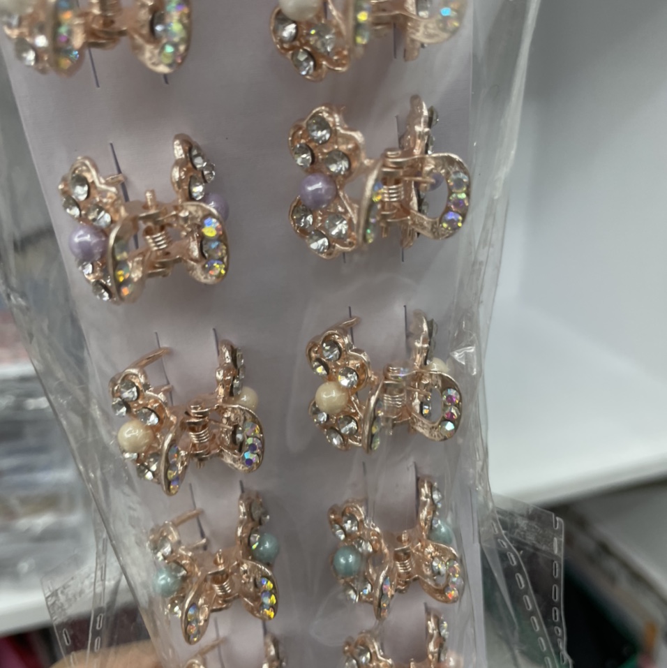 Mini pearl claws