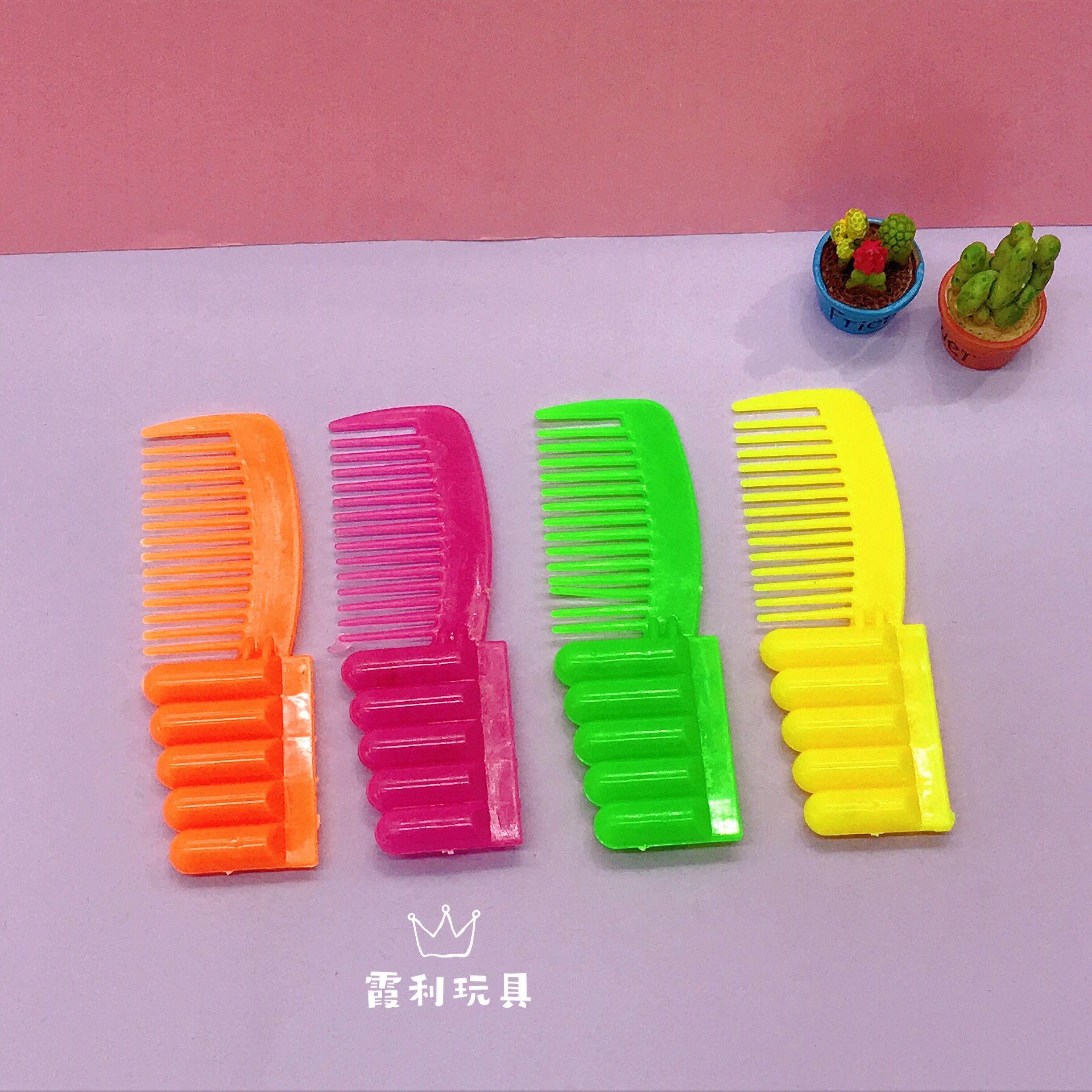 Combs, harmonicas, children's plastic toys as gifts detail image 2