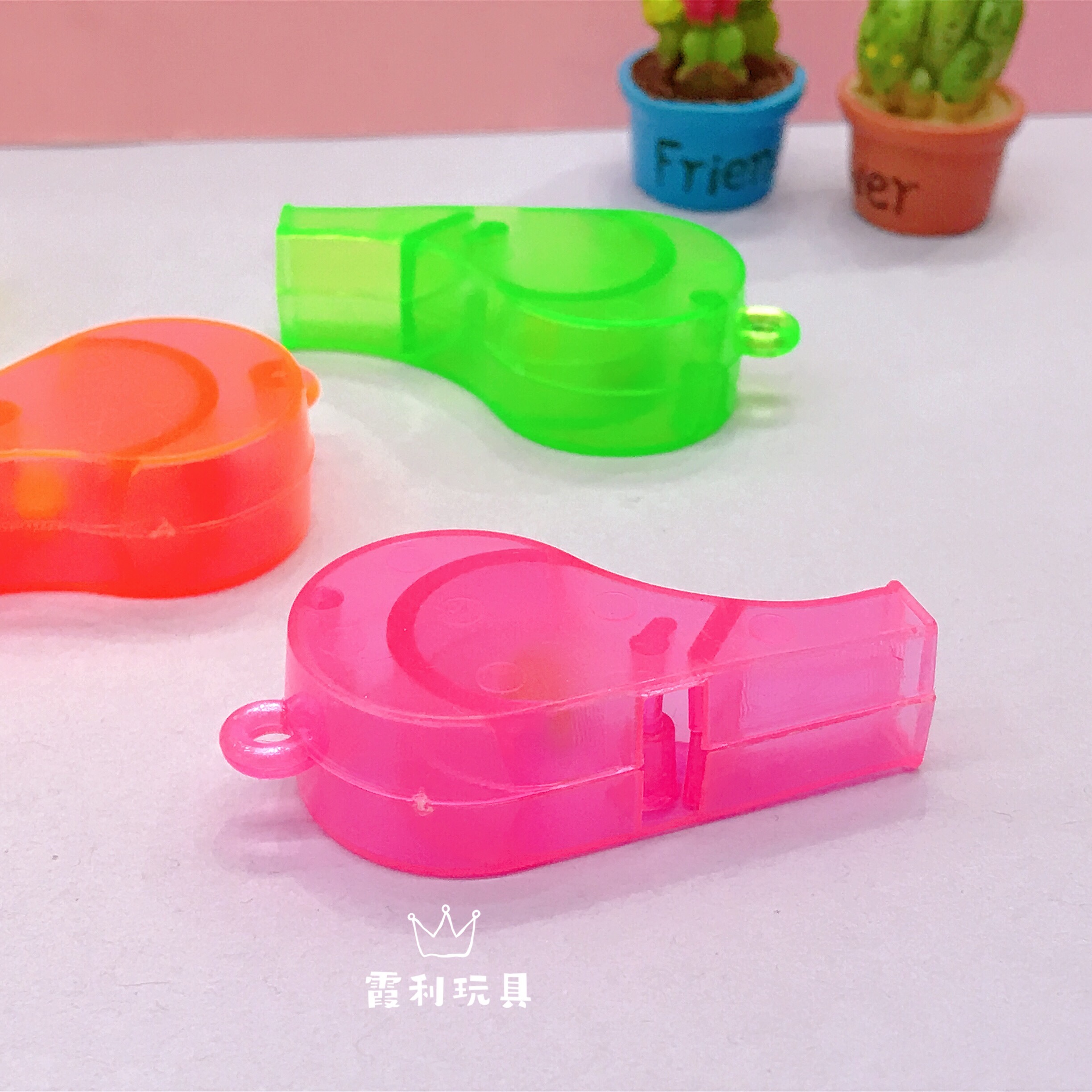 Transparent whistle, children's plastic toy, cheering gift, gashapon party Application Scenario