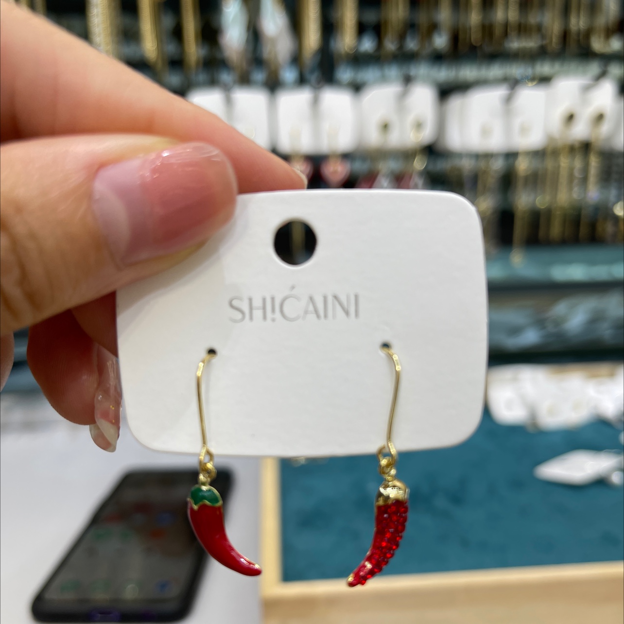 Chili ear hook