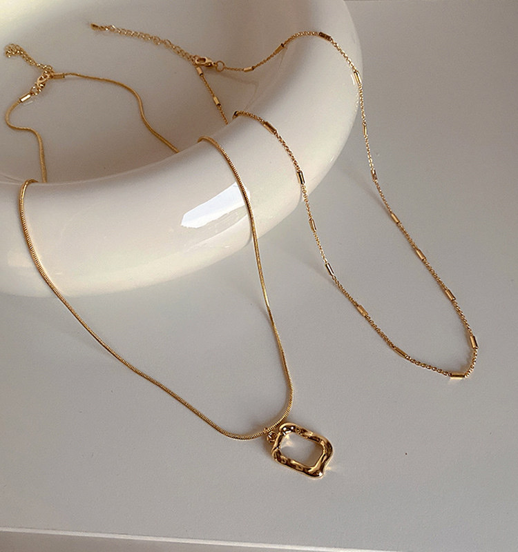 Korean style double-layer square pendant necklace, women's collarbone chain, light luxury and niche design sense, 2021 new style necklace detail image 5