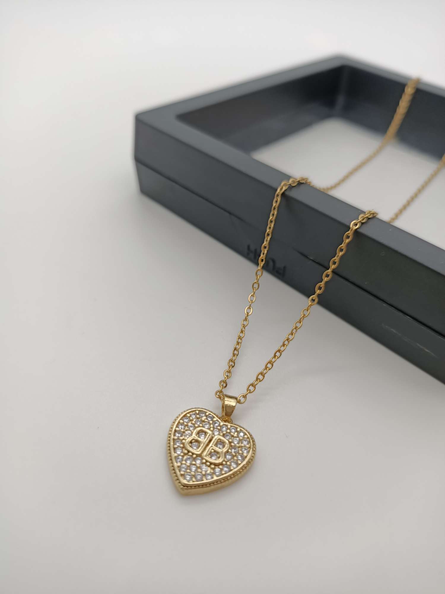 Necklace B Application Scenario