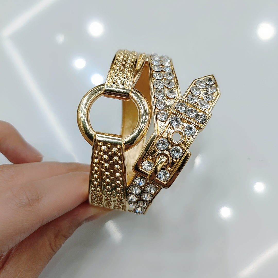 Japanese and Korean exaggerated bracelet, bright one-line wide edge symmetrical open bracelet, alloy bracelet with dot diamonds