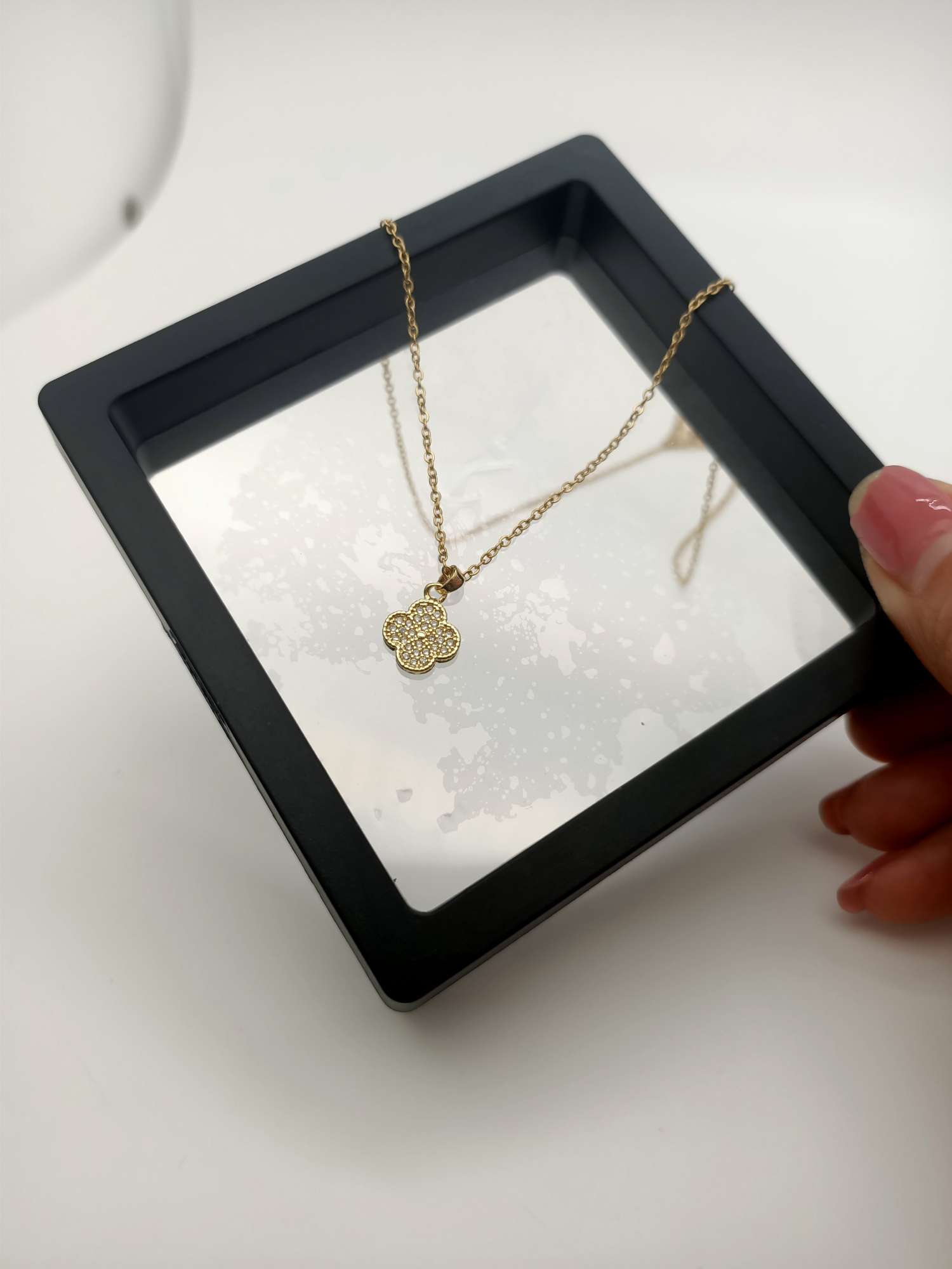 Full diamond necklace Application Scenario