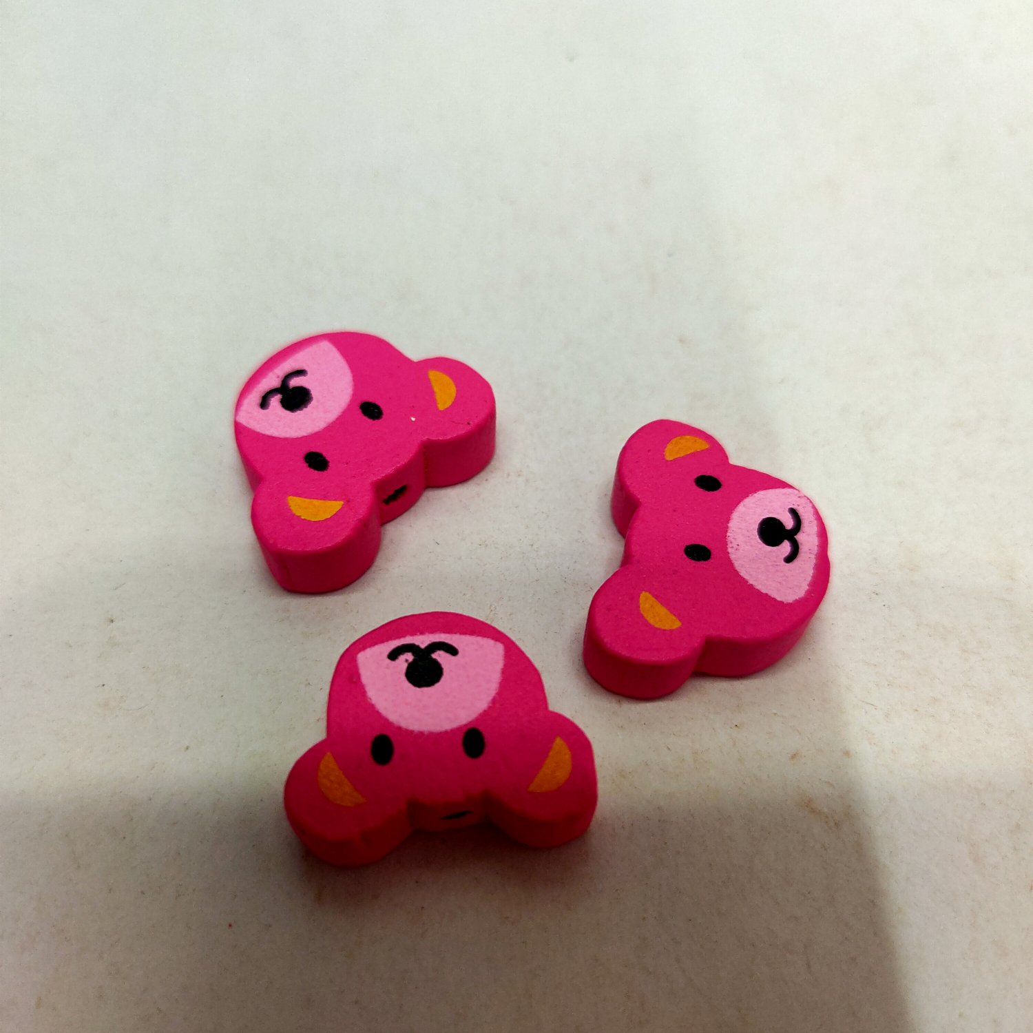 Manufacturers direct sales of wooden accessories bear head fluorescent rose red