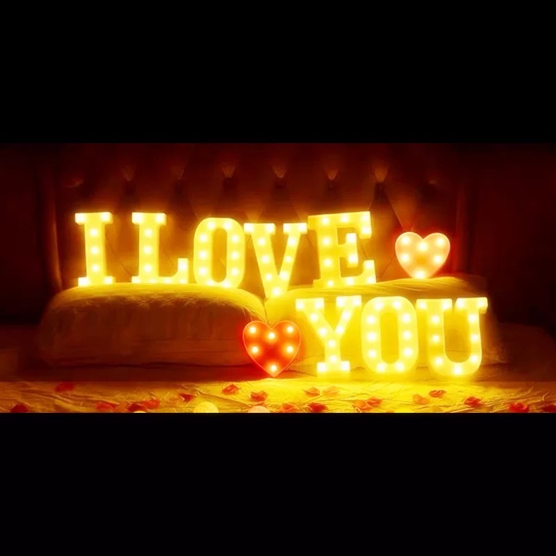 Letter light led photo props, English number birthday night light, wedding confession and proposal, trunk decoration, a set of "ILoveyou" Application Scenario
