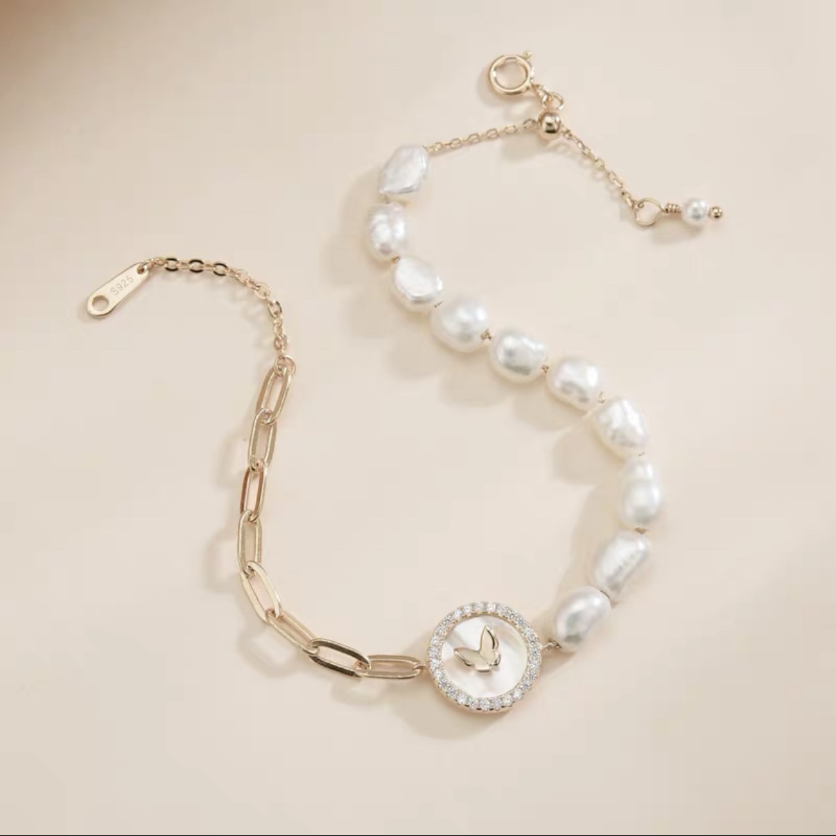 Butterfly set round necklace