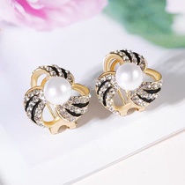 Internet celebrity with the same luxury temperament elegant holiday earrings.