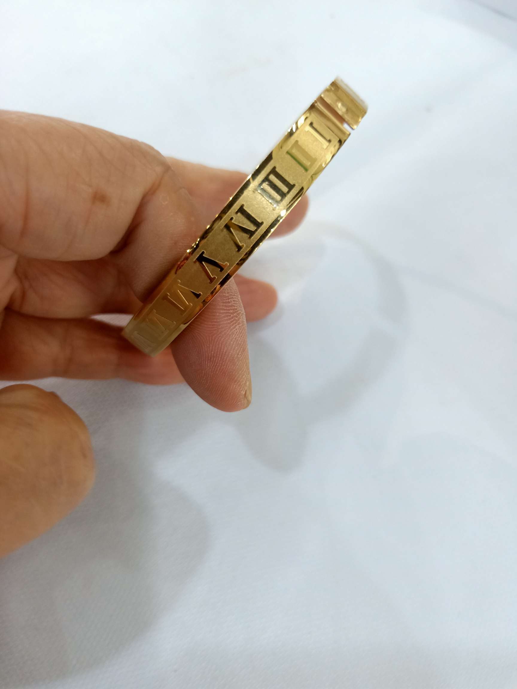 字母活扣保色手镯详情图3