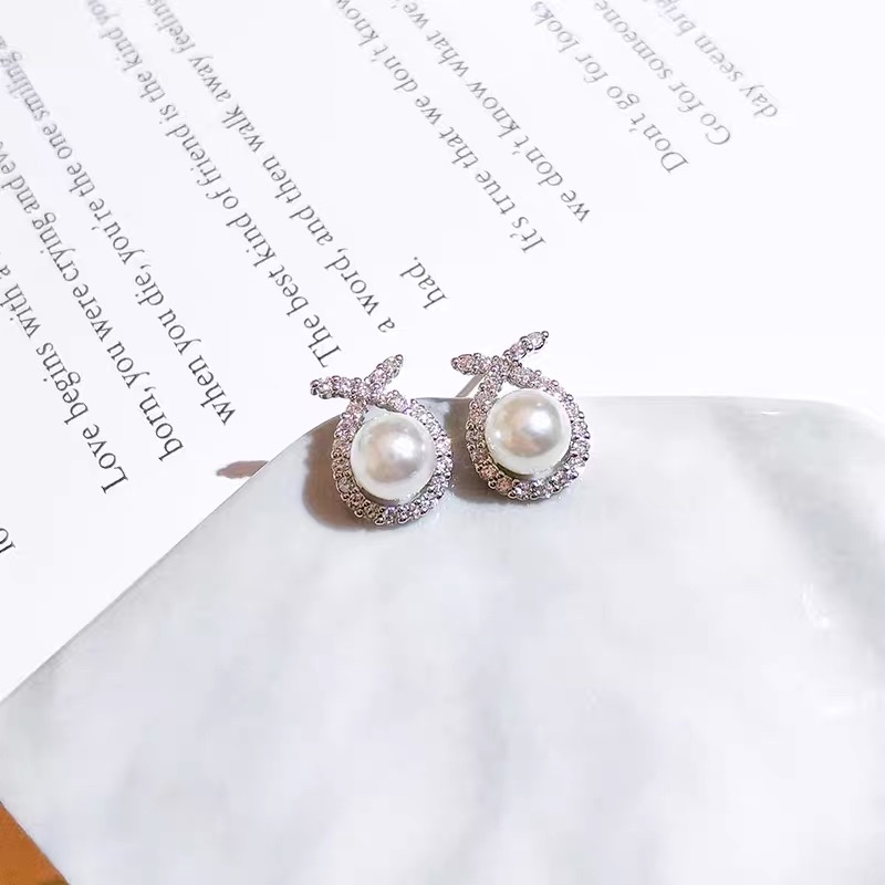 Exquisite, small and unique, trendy and fashionable, ladylike pearl stud earrings. Specification image