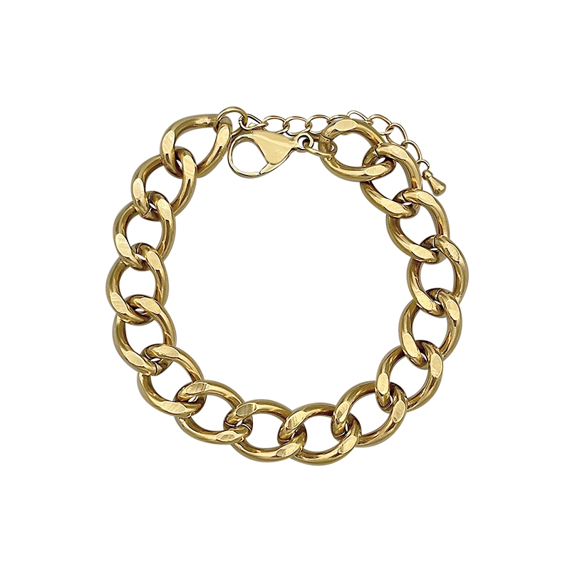 A girl with a thick chain bracelet from Europe and America, a niche Cuban chain, hip-hop, exaggerated personality, and retro bracelet from Instagram