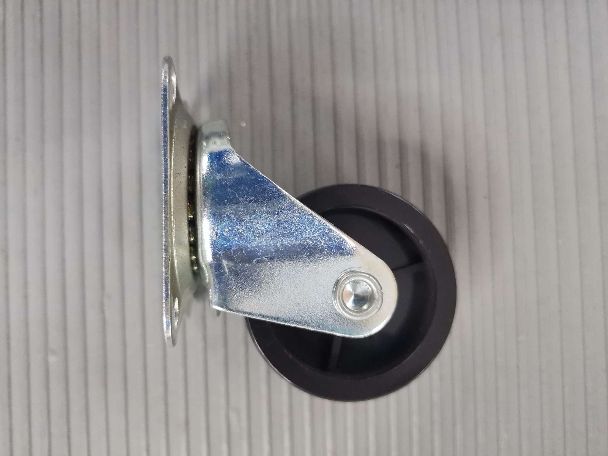1.5-inch black PP flat-bottom movable wheel lightweight casters Application Scenario