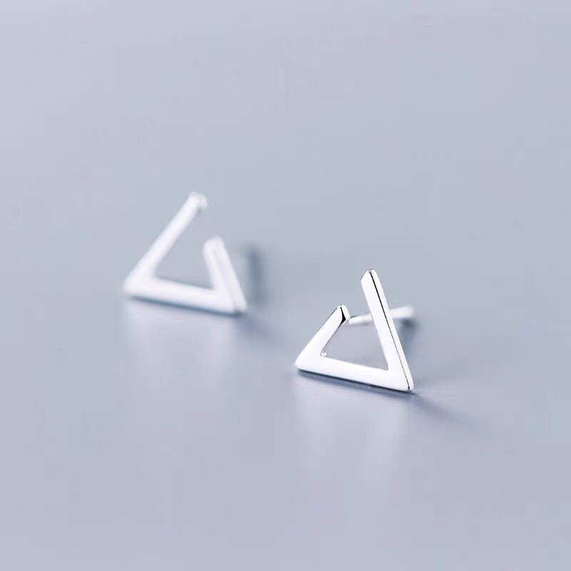 New trendy summer earrings with a high-end and elegant style. Women's niche design earrings 14