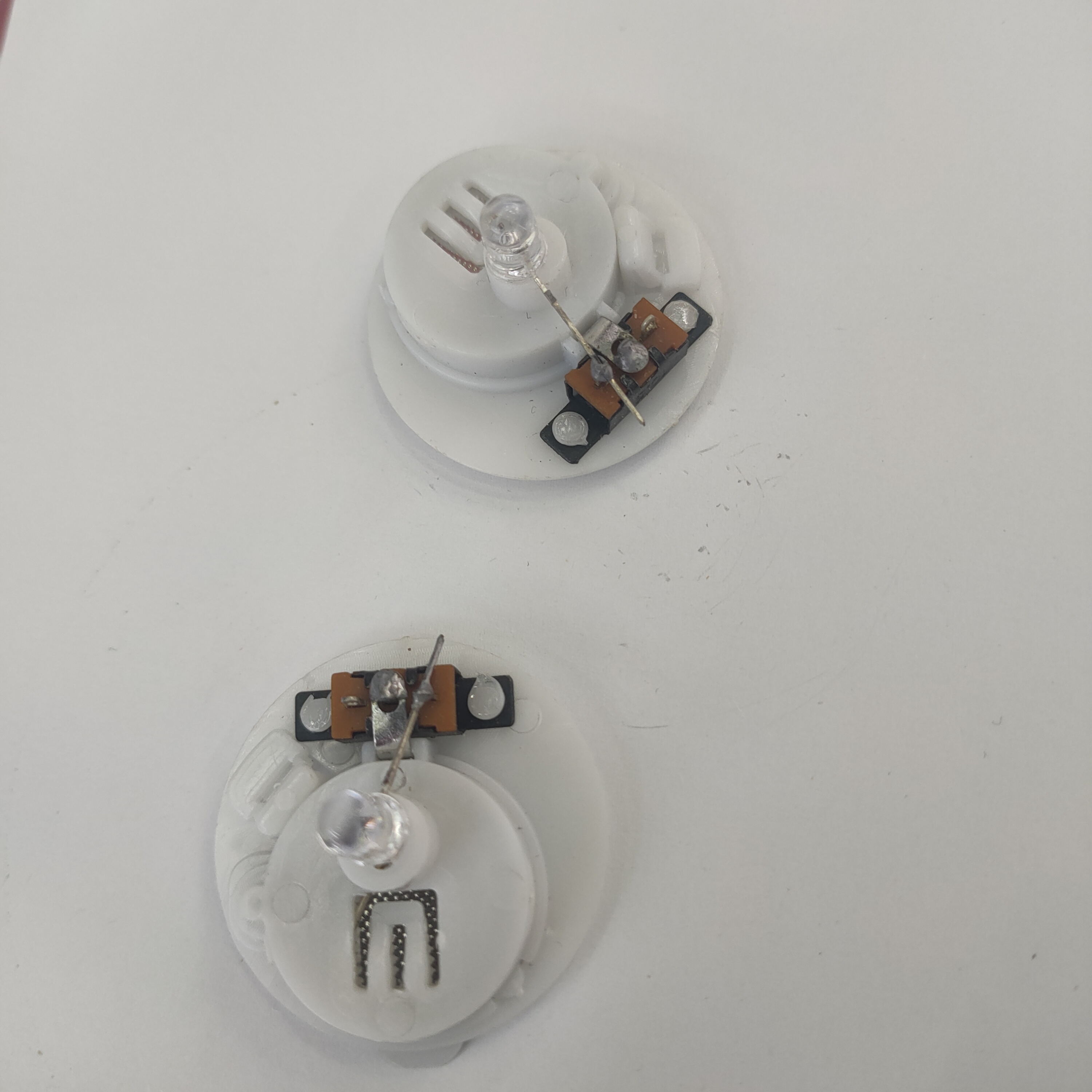 底坐2032电池红灯娃娃玩具配件01