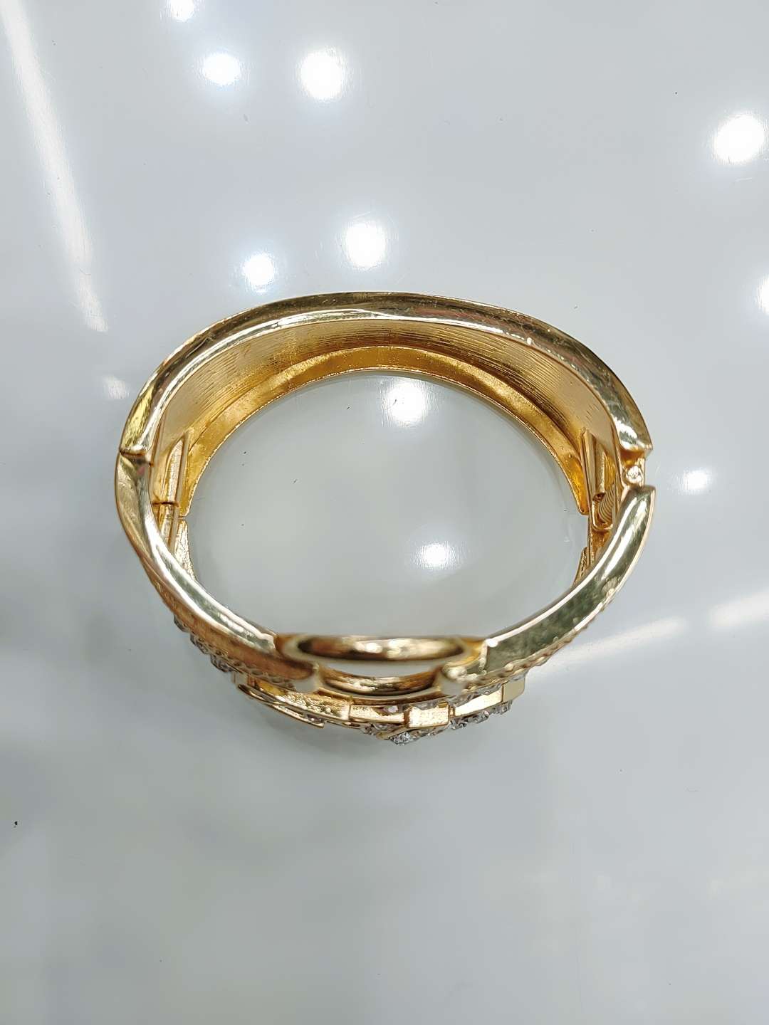 Japanese and Korean exaggerated bracelet, bright one-line wide edge symmetrical open bracelet, alloy bracelet with dot diamonds Application Scenario