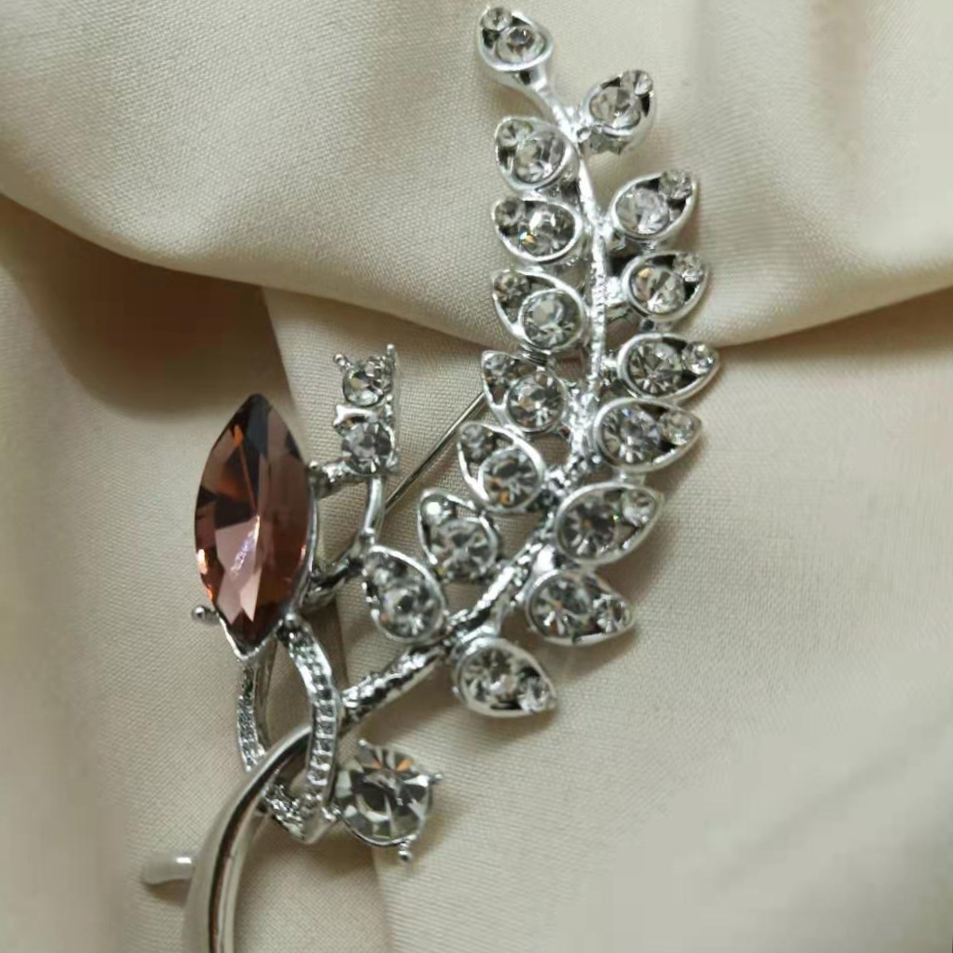 Glass rhinestone fashion brooch