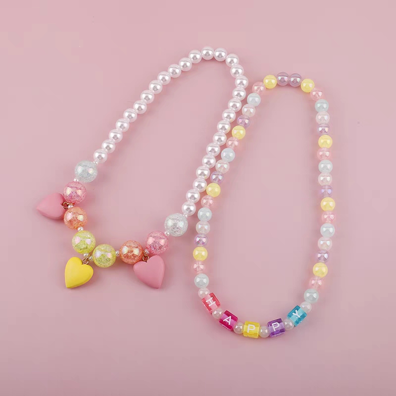 Heart-shaped pendant children's bead necklace, acrylic letter bead necklace, bead string, European and American ins girls' accessories, cute Item Picture