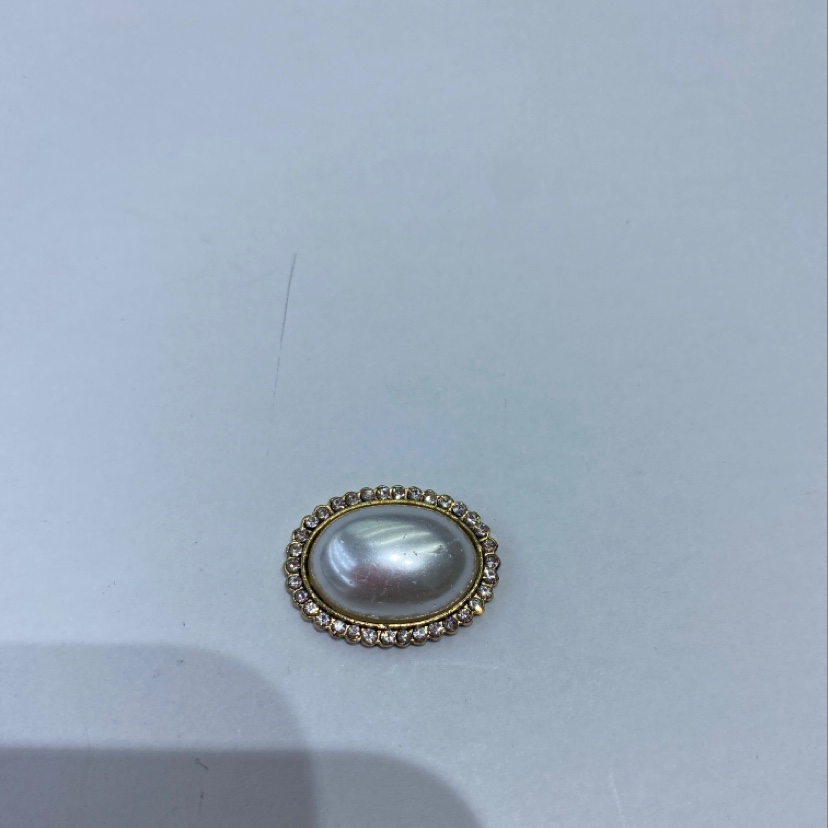 Bright pearl small oval