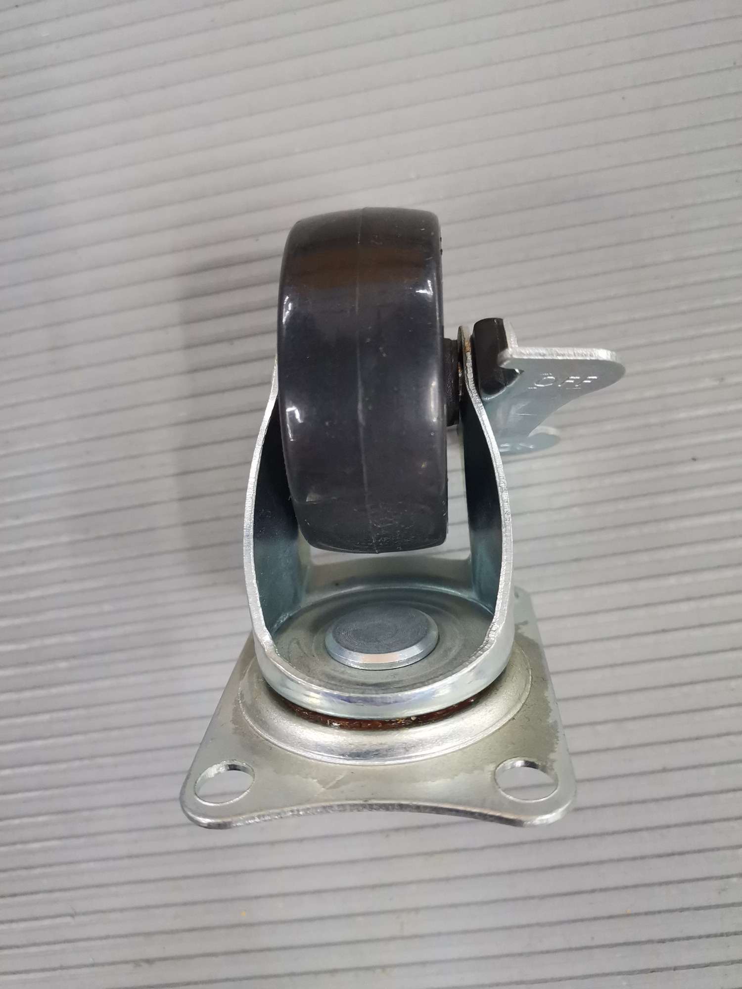 1.5-inch black PP flat bottom movable with brake wheels detail image 2