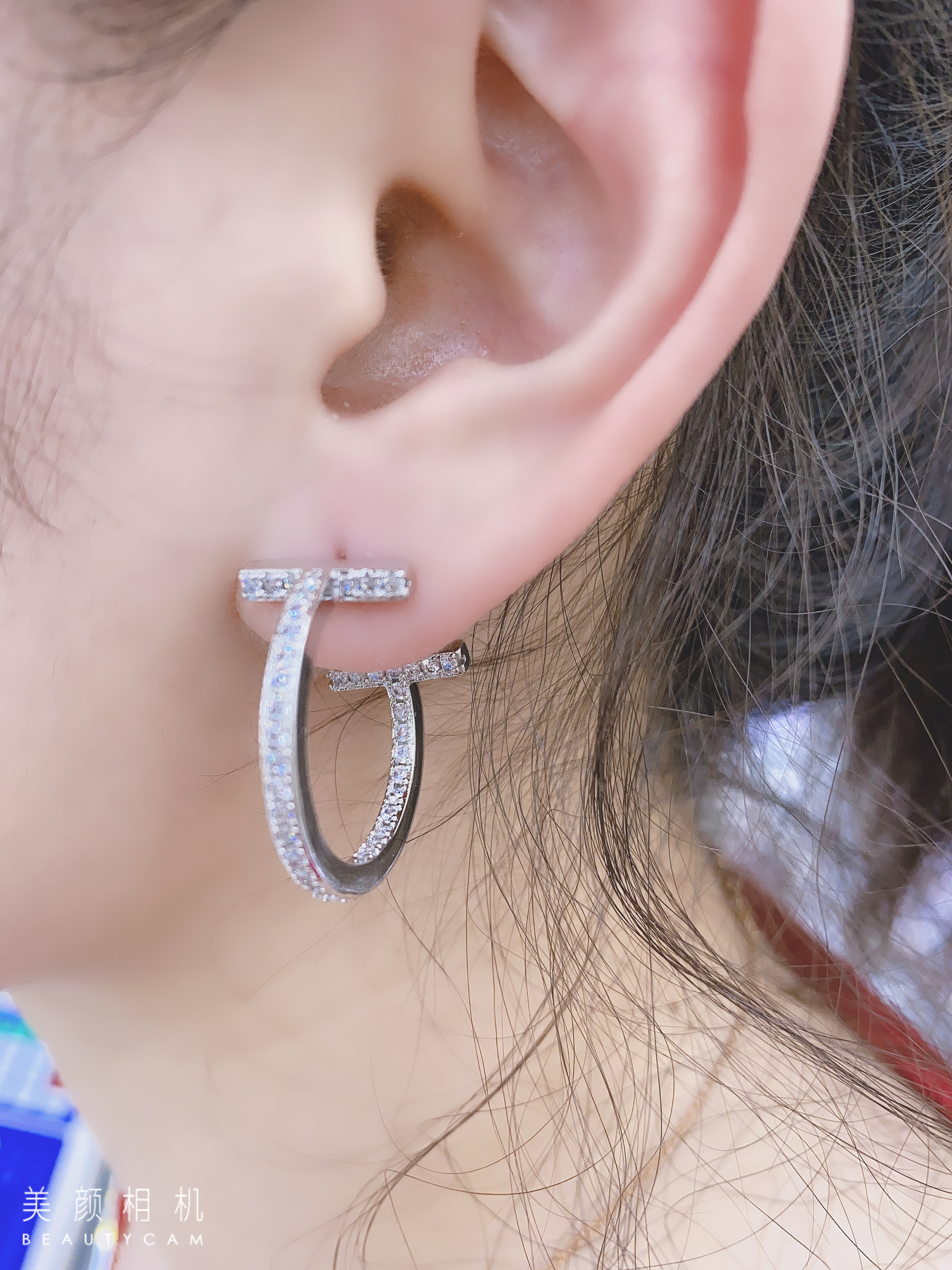 Белые сережки из циркона details Picture