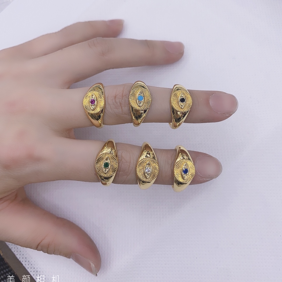 Colorful horse eye ring