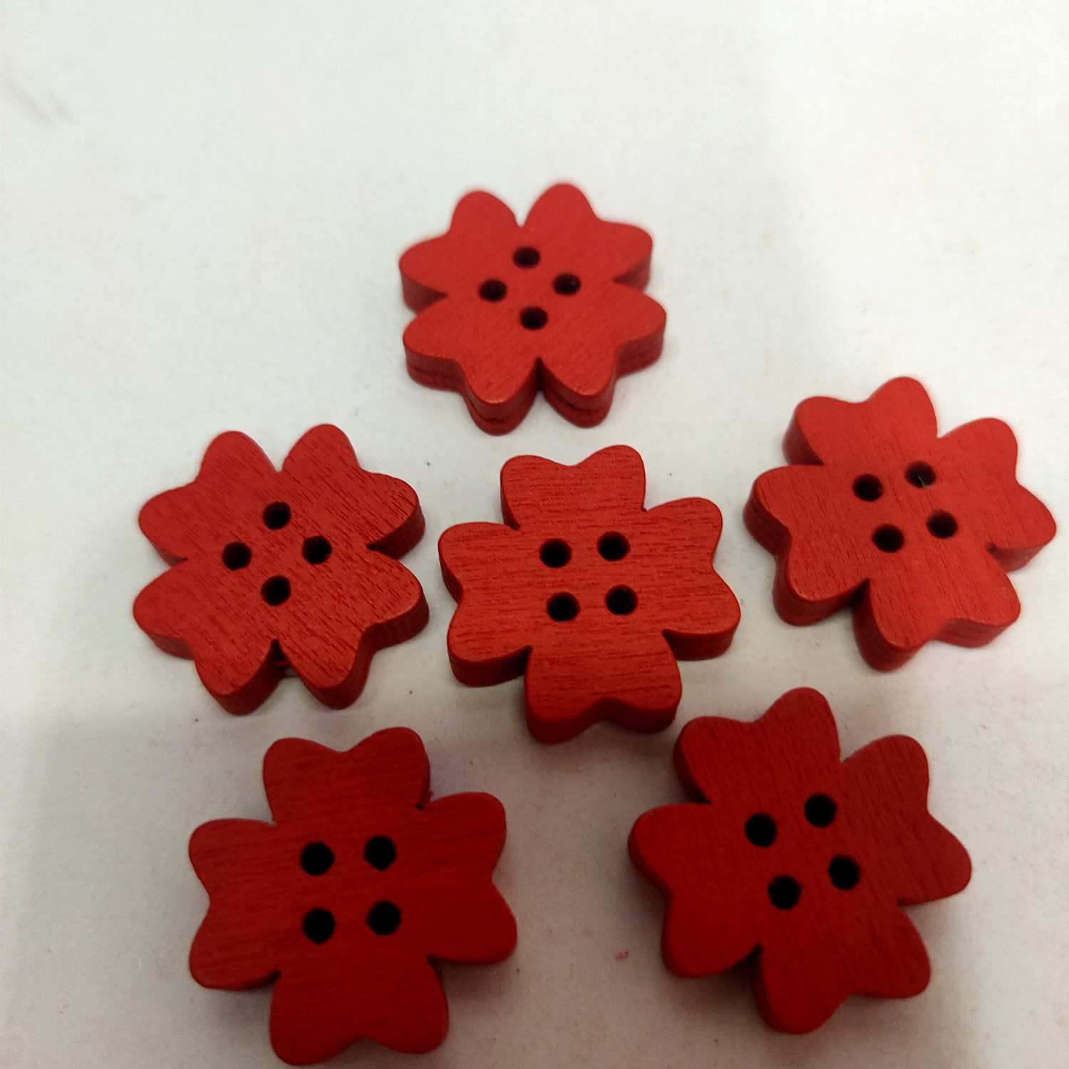 Manufacturers direct sales of wooden accessories four-leaf buttons bright red