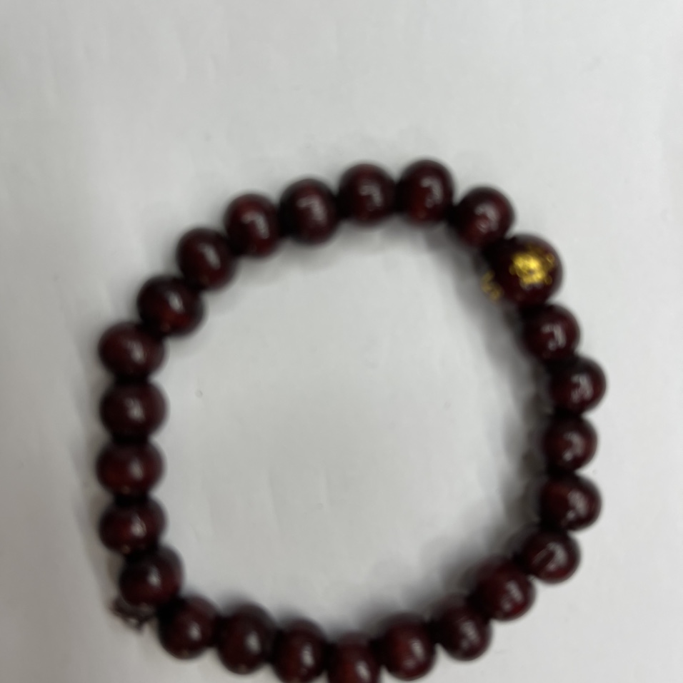Wooden structure garden bracelet