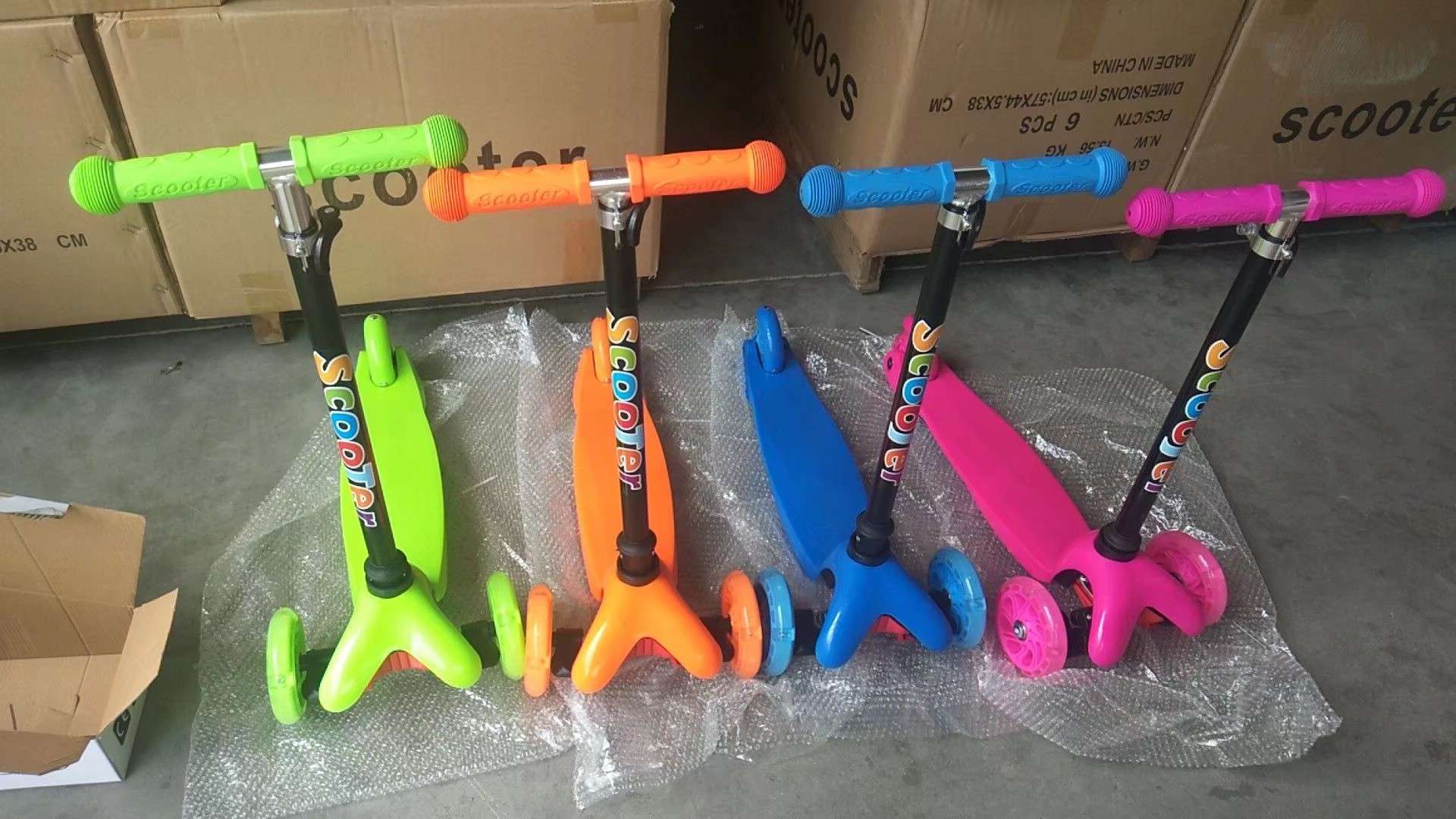 小米高滑板车产品图