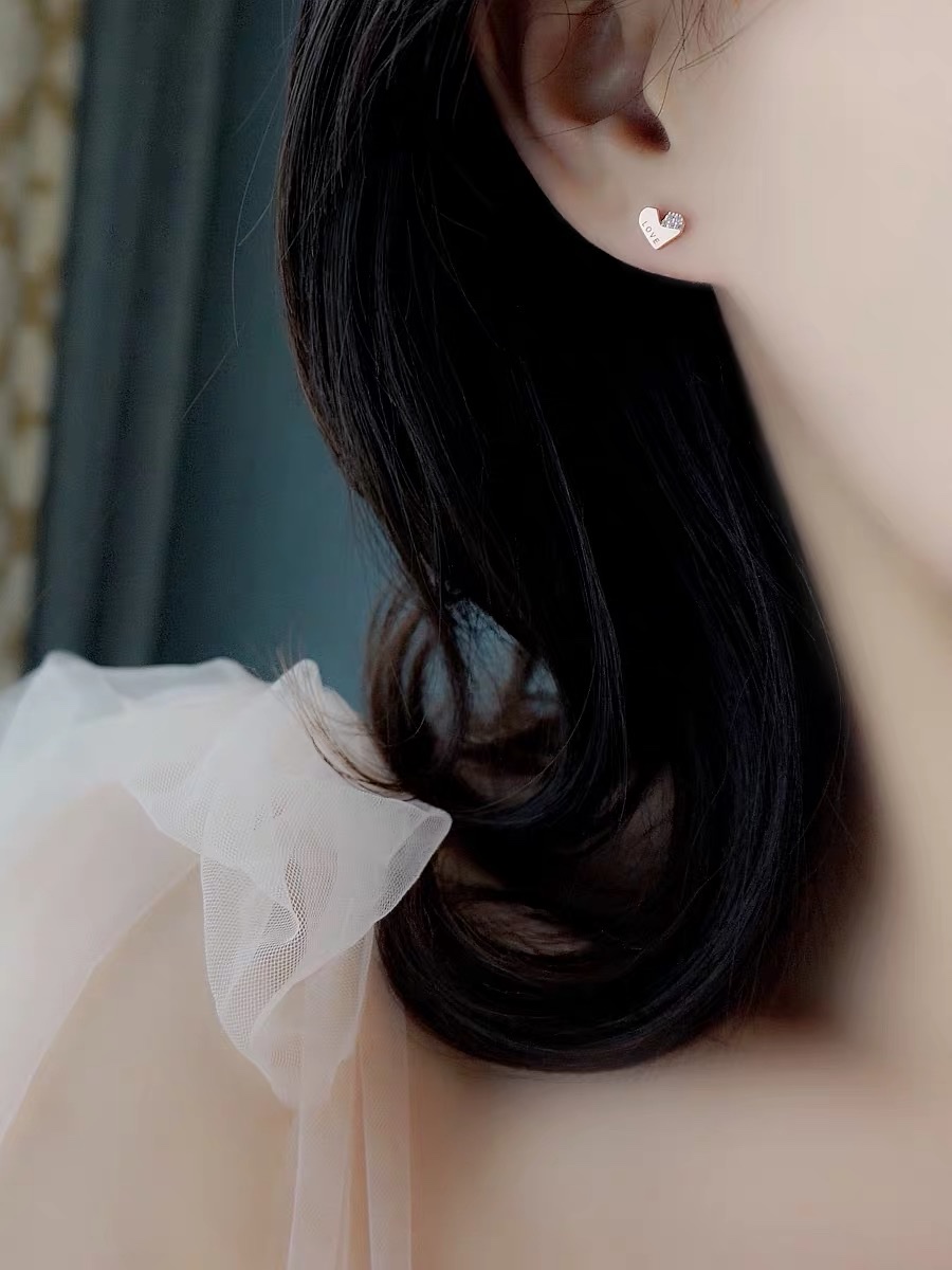 New trendy summer earrings with a high-end and elegant style. Women's niche design earrings 13 Specification image