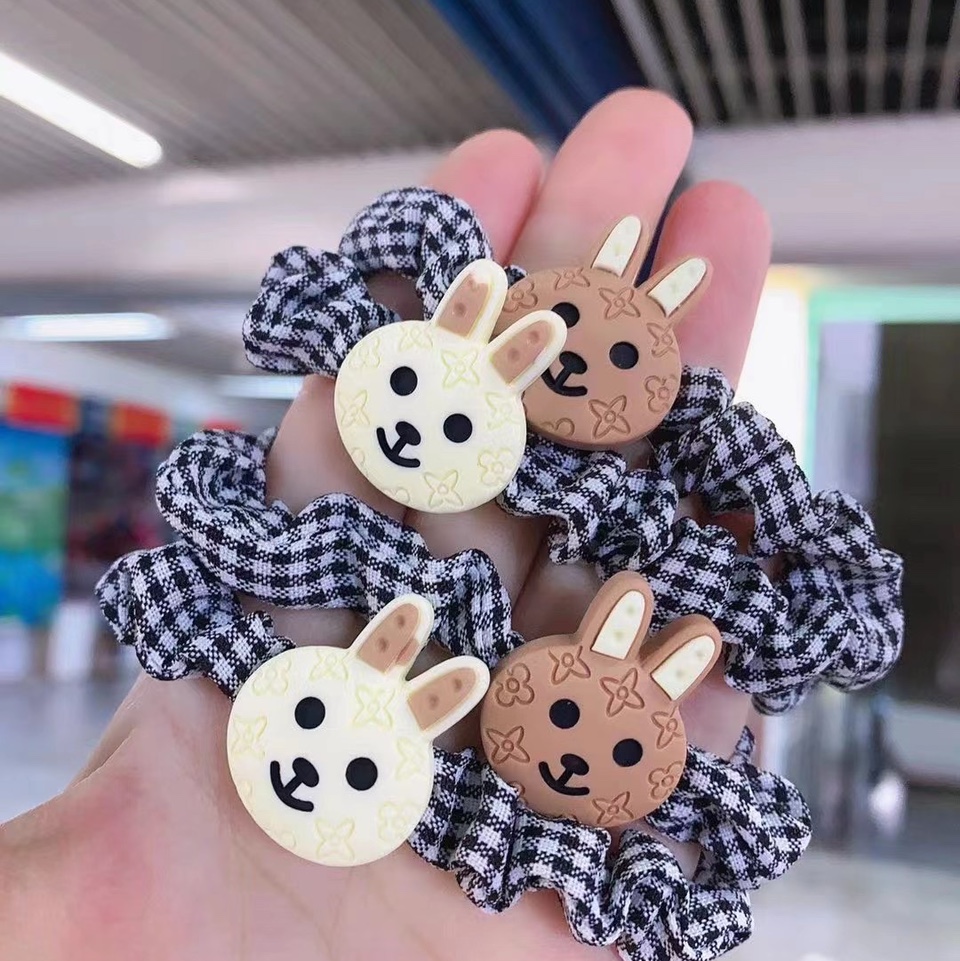 18 A rubber band