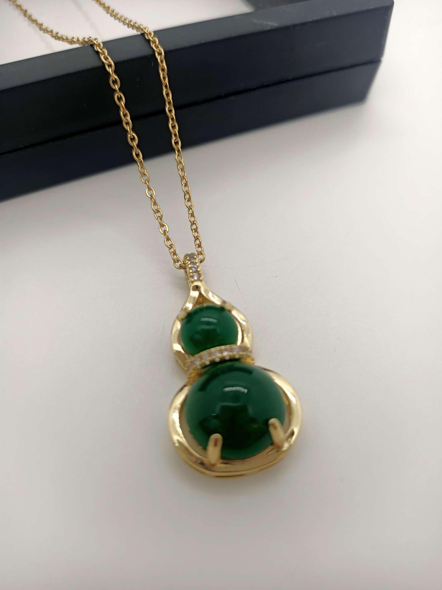 Green gourd detail image 3