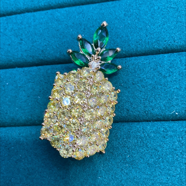 A classy pineapple brooch