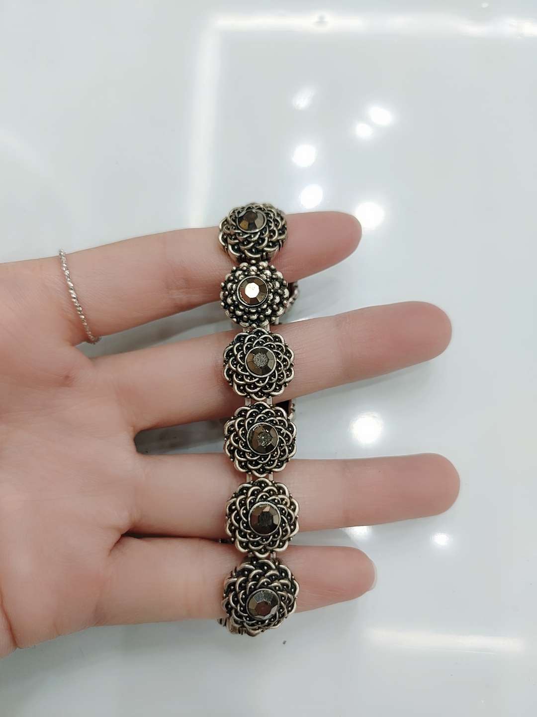 Retro-colored, simple and retro European and American style, with a light luxury and high-end feel, diamond bracelet for women on Instagram, trendy evening wear, and a cold style accessory details Picture