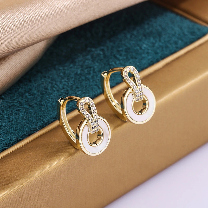 Japanese and Korean niche light luxury retro natural shell earrings and ear loops, simple and versatile Japanese and Korean fresh and clean earrings and ear rings for women detail image 4