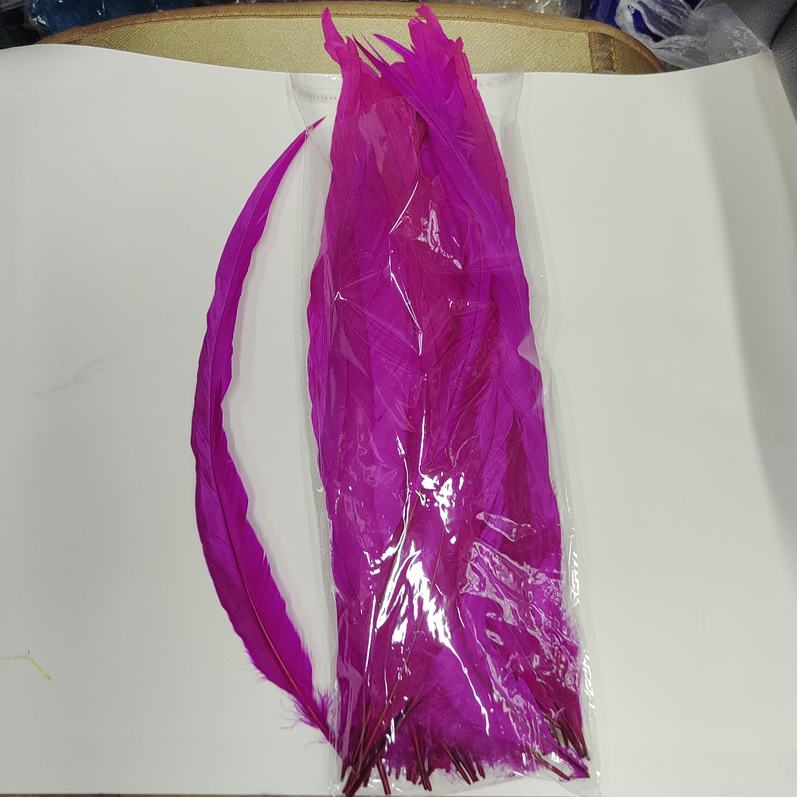 Feather rooster tail rose red 30-40