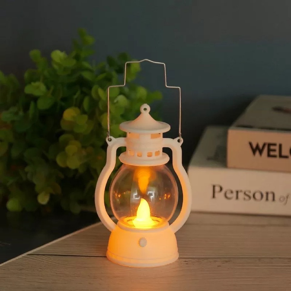 Christmas retro small oil lamp, electronic candle lamp, LED small horse lantern, creative decorative display, gift wind lamp, white wick Item Picture
