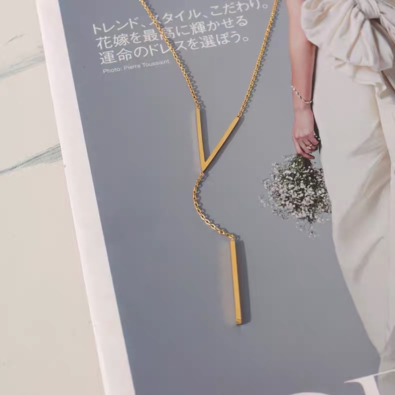 Elegant V-letter pendant titanium steel necklace for women, light luxury and niche collarbone chain, personalized design accessory 1 details Picture