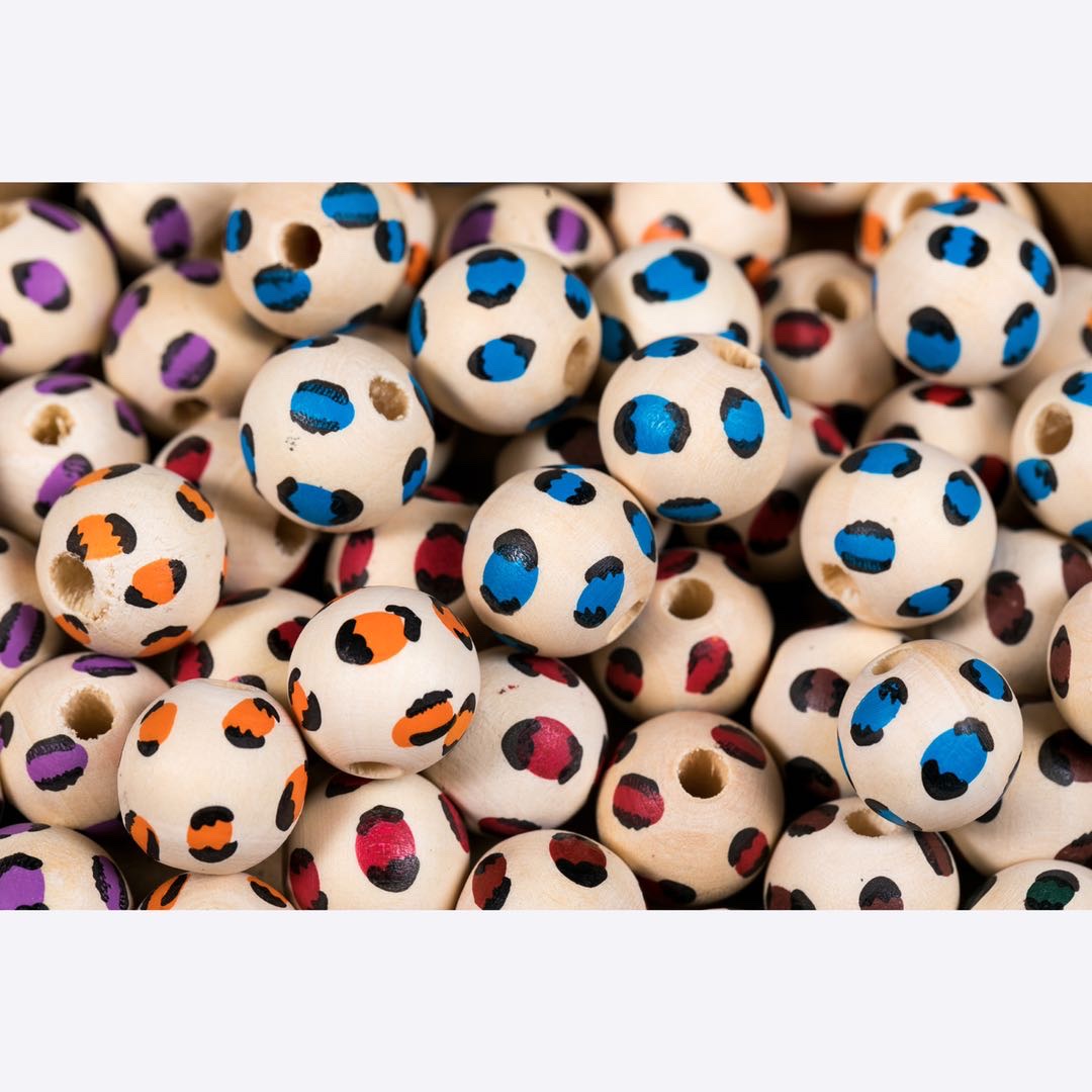 16mm holwood printed leopard print bead earrings and bracelet accessory detail image 1