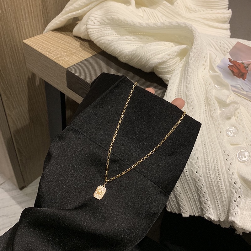 This 14K gold-plated, dazzling, diamond-filled square brand collarbone chain M letter necklace features a simple and niche design for Instagram street style detail image 4