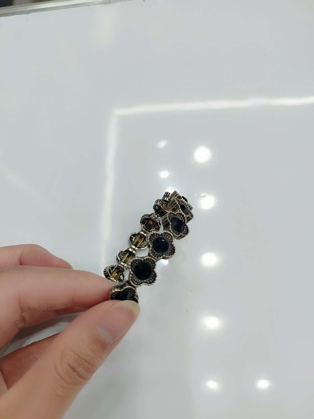The retro, individualistic, light luxury and high-end style of the black diamond bracelet in ancient color is a trendy and cool style accessory for women's Instagram dinner parties detail image 1