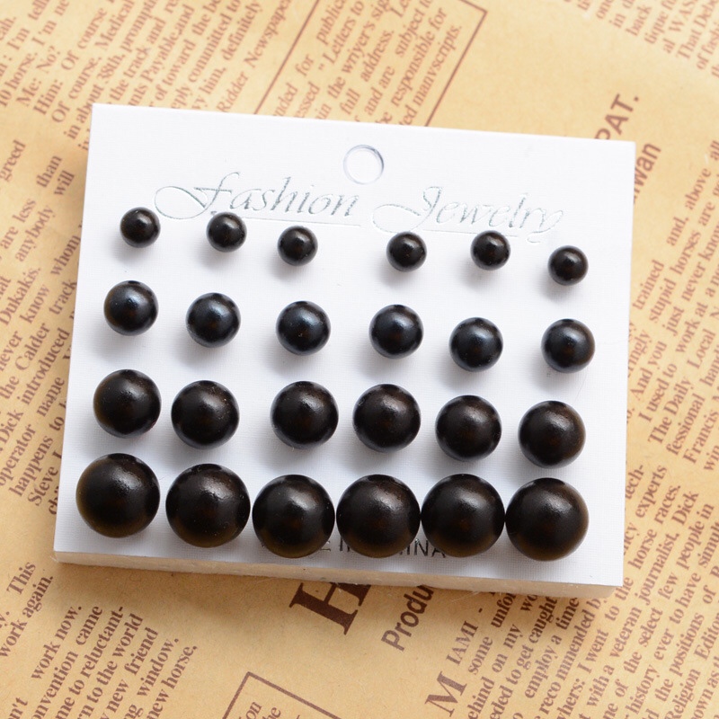 Size pearl mix card stud earrings