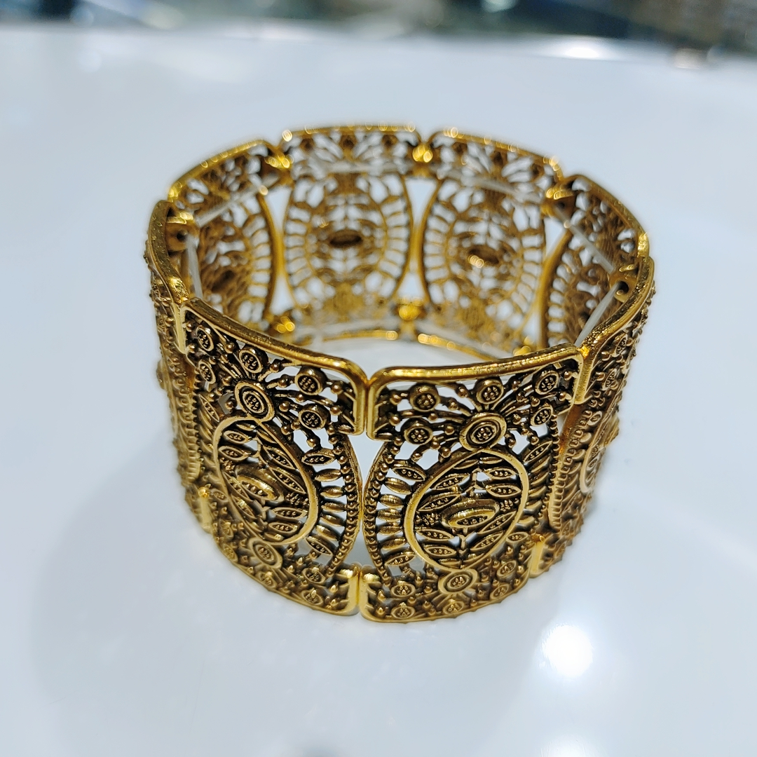 Hollow pattern tide wrist bracelet style exaggerated metal opening gold bracelet for men and women with jewelry elastic line