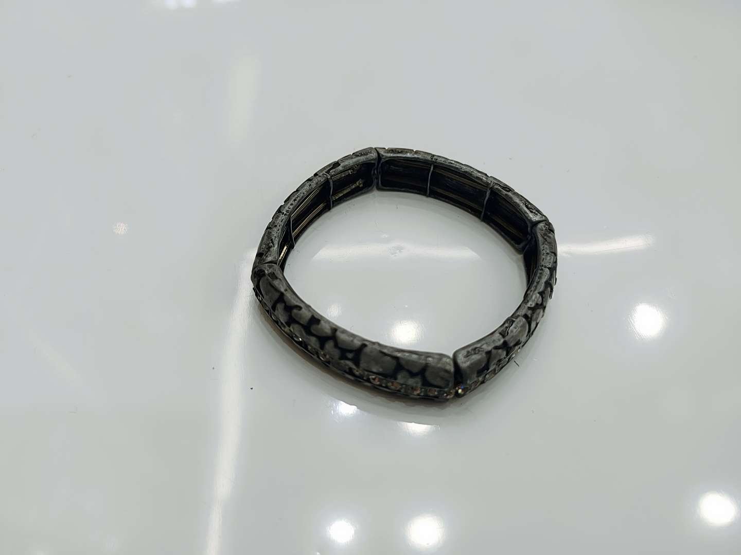 Snake-patterned, simple and retro European and American style, light luxury and high-end diamond bracelet for women on Instagram, trendy evening party, cold style accessory details Picture