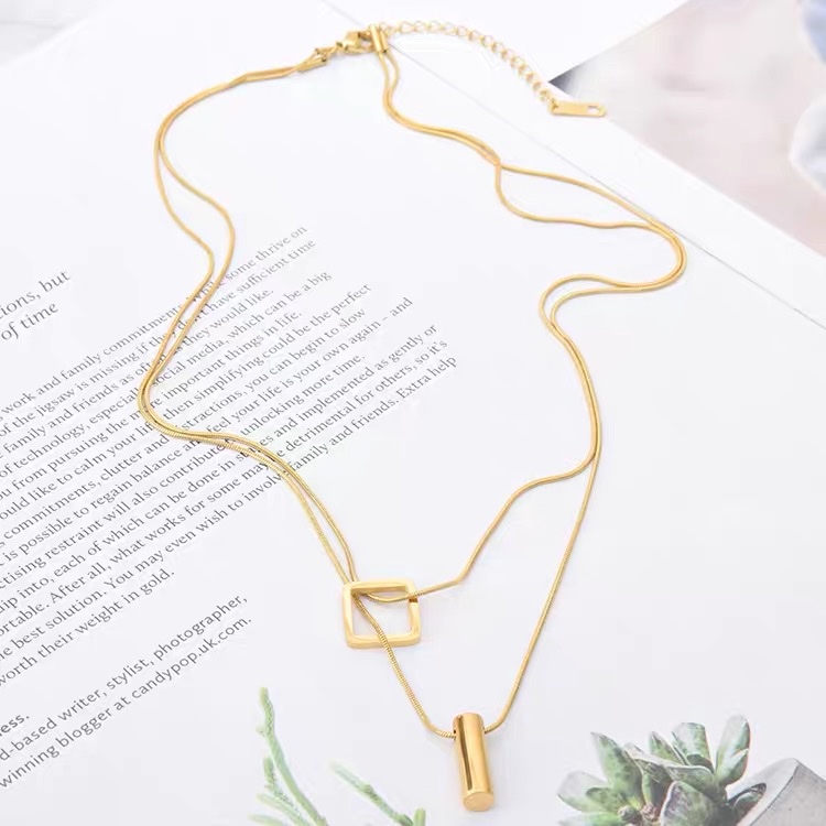 Double-layer chain necklace, hip-hop style for women, stacked necklace, personalized collarbone chain, titanium steel 5 Application Scenario