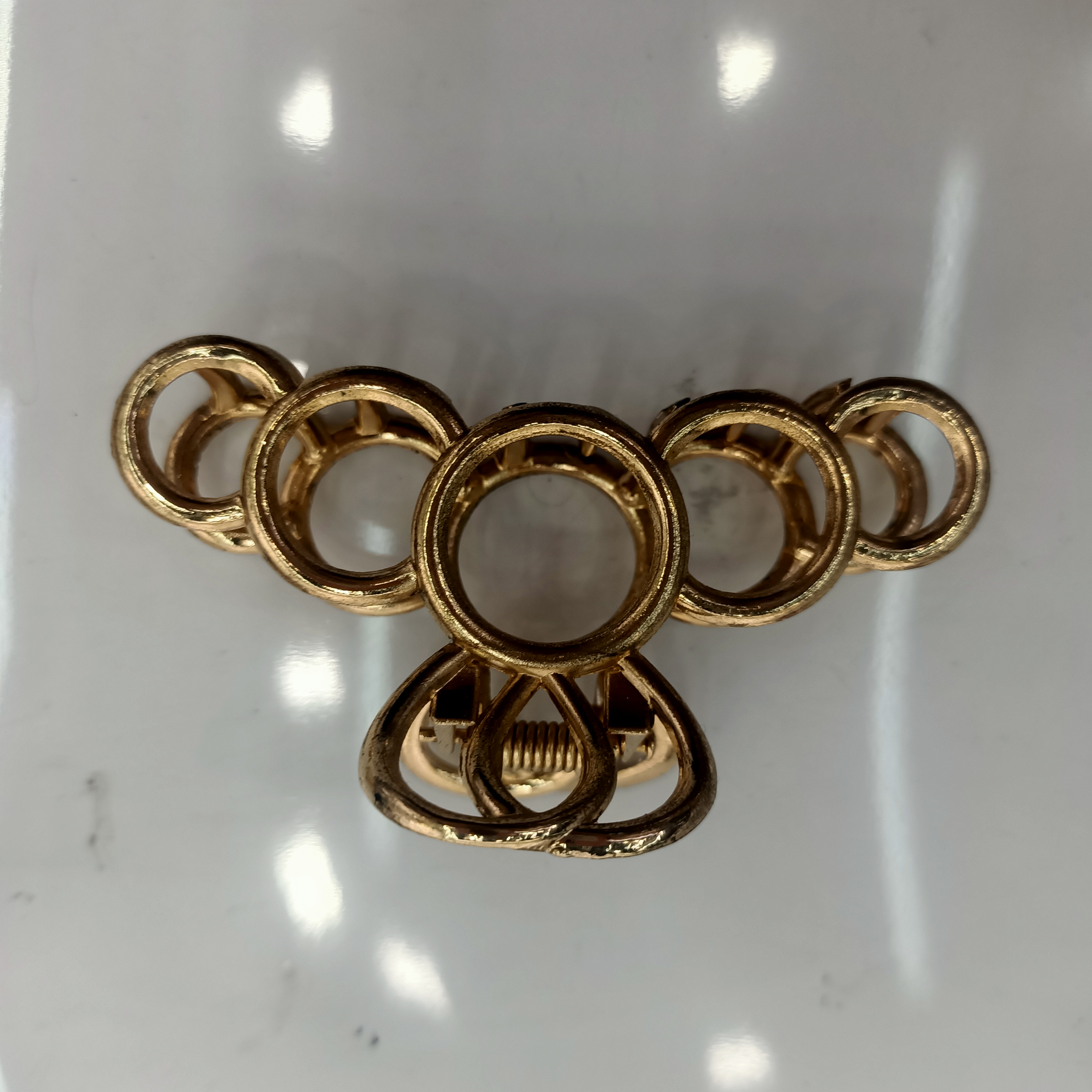 Circular claw